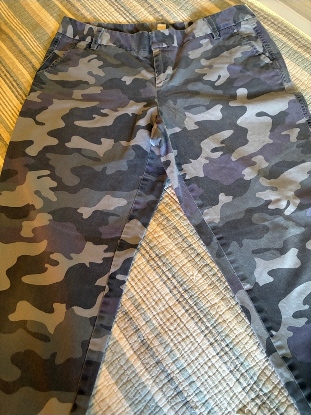 Women’s Camouflage Chino Pants - Gray Camo